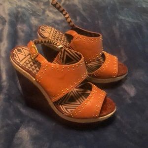 Jessica Simpson platforms